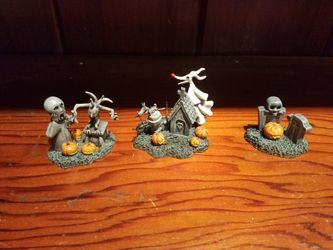 NBC Nightmare Before Christmas Hawthorne Village Tomb & Glom Zero Disney As-is