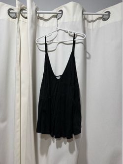 Black flowy v neck tank top size small