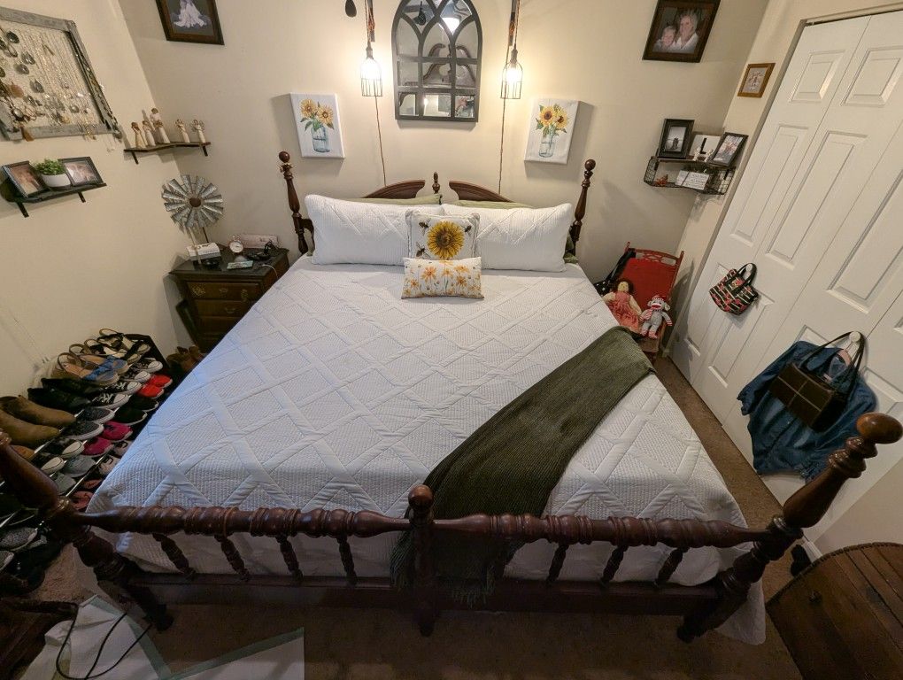 King/Queen Bedroom Set