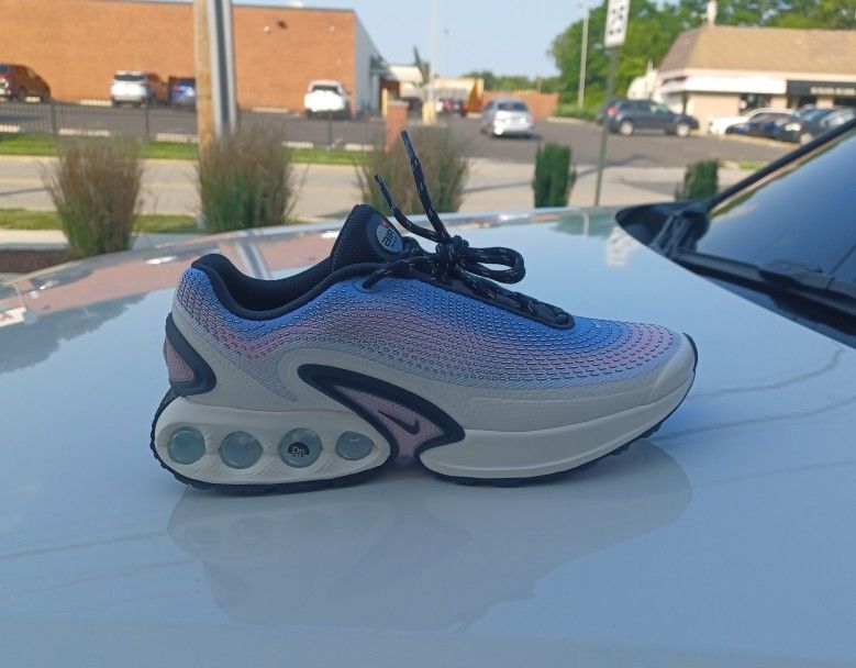 Brand New And Original Women Nike Air Max's DN Sneakers Sizes 8 And 9