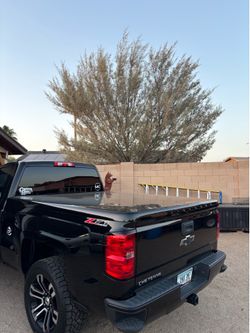 6’5 ft truck bed cover Silverado and sierra