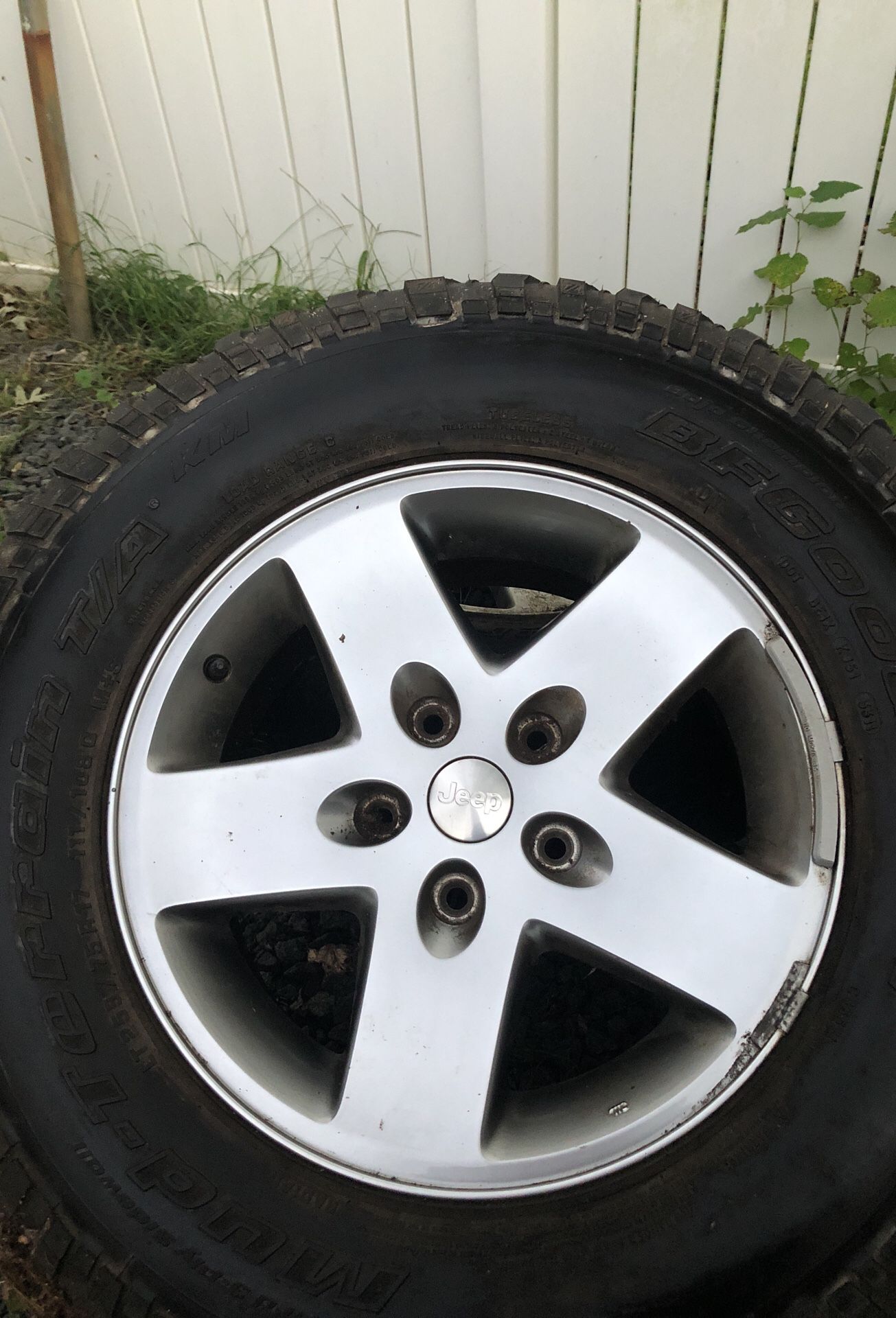 Car rims with tires