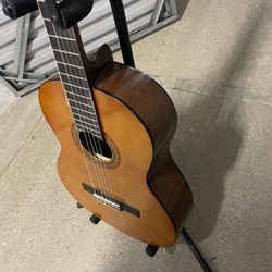 A wonderful guitar that has been used very little