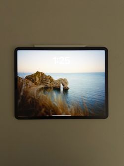 iPad Pro 12.9 Inch w/ Apple Keyboard + Apple Pencil 2nd Gen
