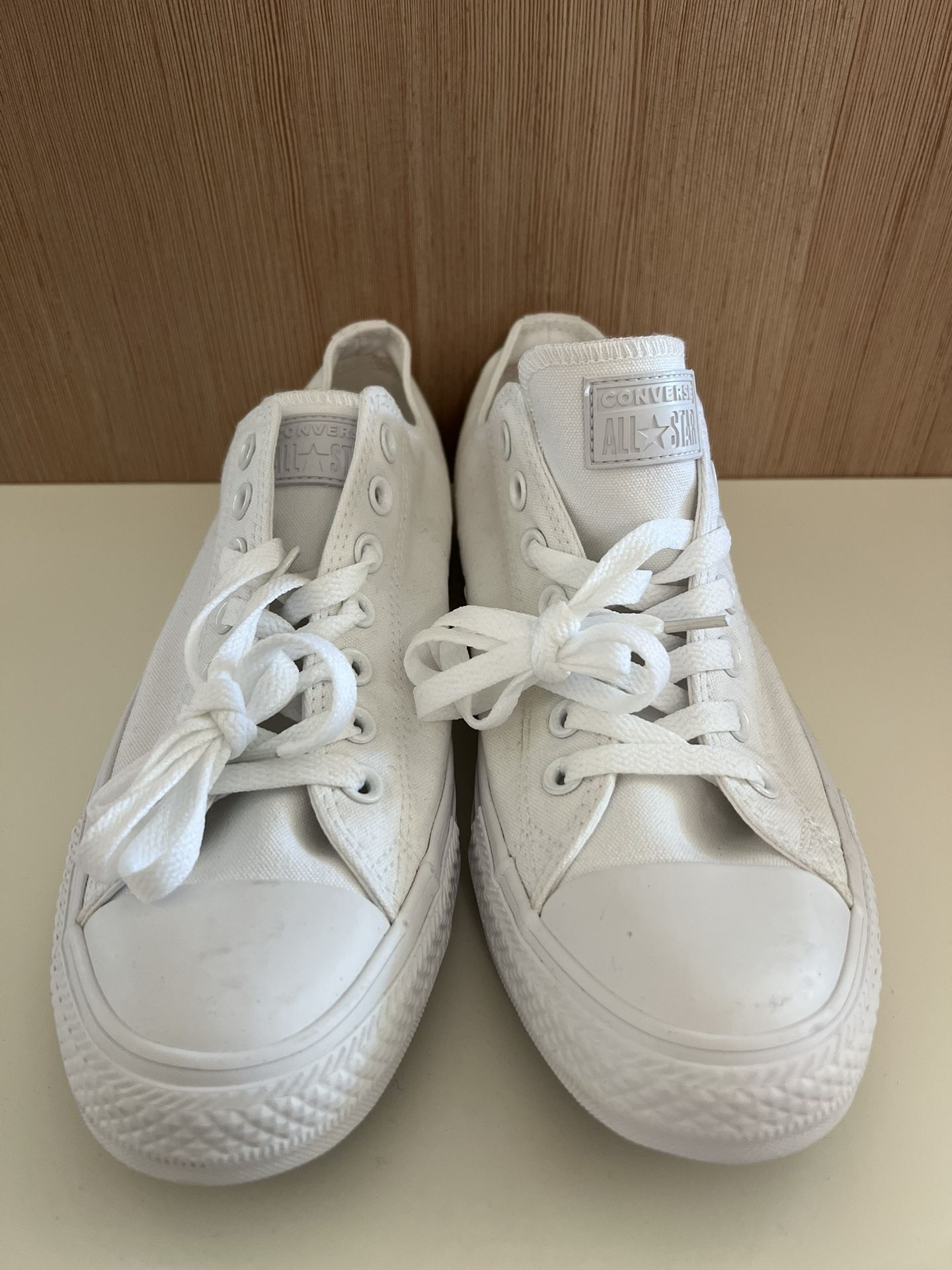 Converse White Size 9 (men)