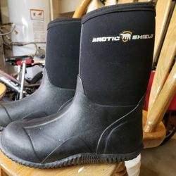 Arcticshield Waterproof Boys Black Boots Size 5