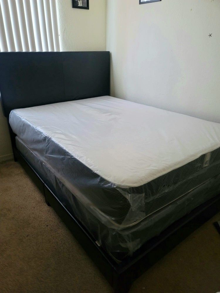 NEW Queen-Size MATTRESS and BOX SPRING. Bed frame not included๐