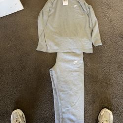 Nike Sweatsuit Size Medium 