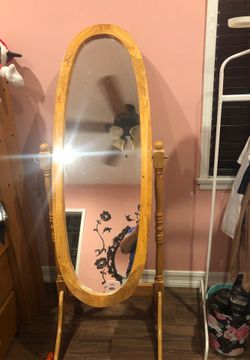 Stand up vanity mirror