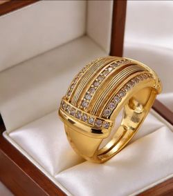 Anillos enchapados en oro.