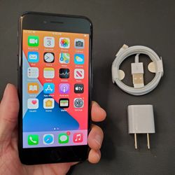 iPhone 7 - UNLOCKED - Like New  