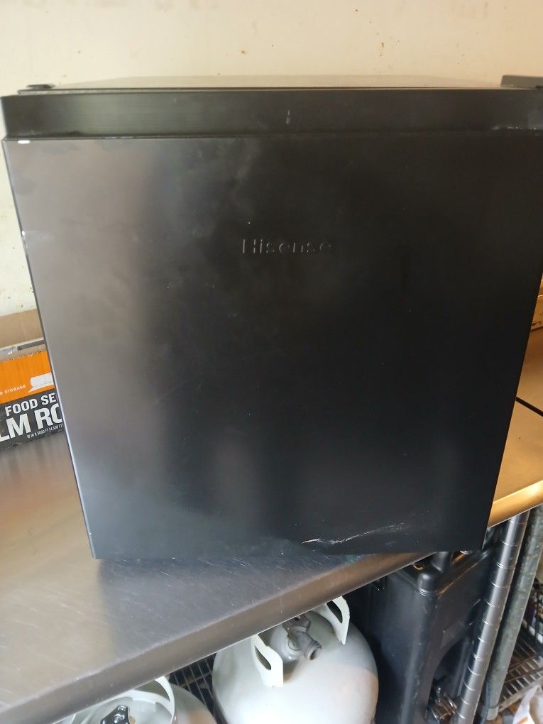 Hisense 1.6 Cu ft Single Door Mini Fridge