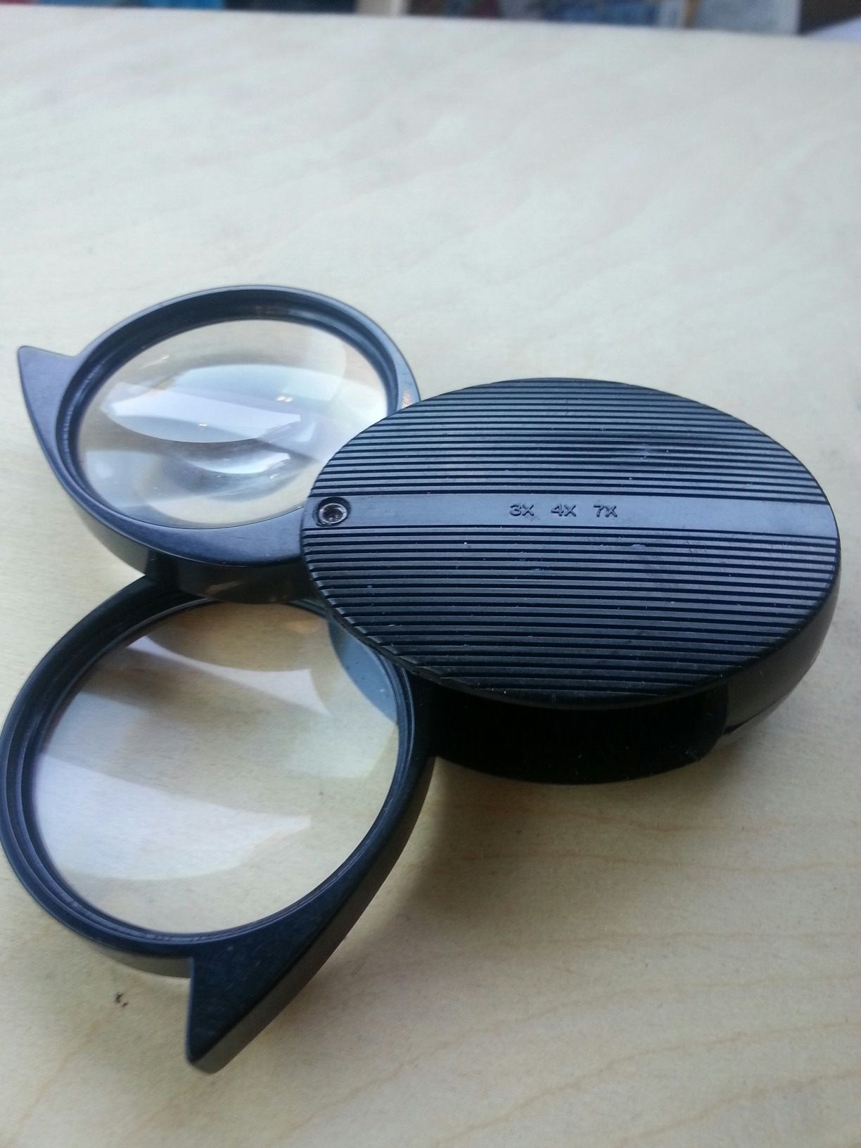 Bausch & Lomb 3X / 4X / 7X - 2 Lens Pocket Magnifier