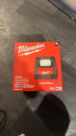 Milwaukee m18 Rover dual power floodlight