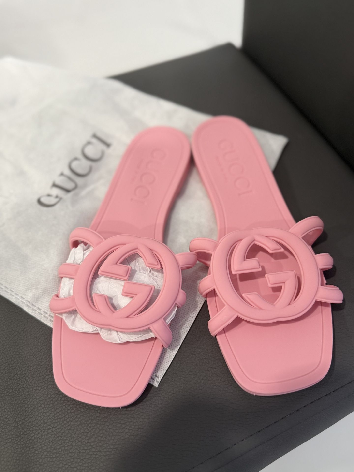 Women Pink Gucci Rubber Sandals Size 37