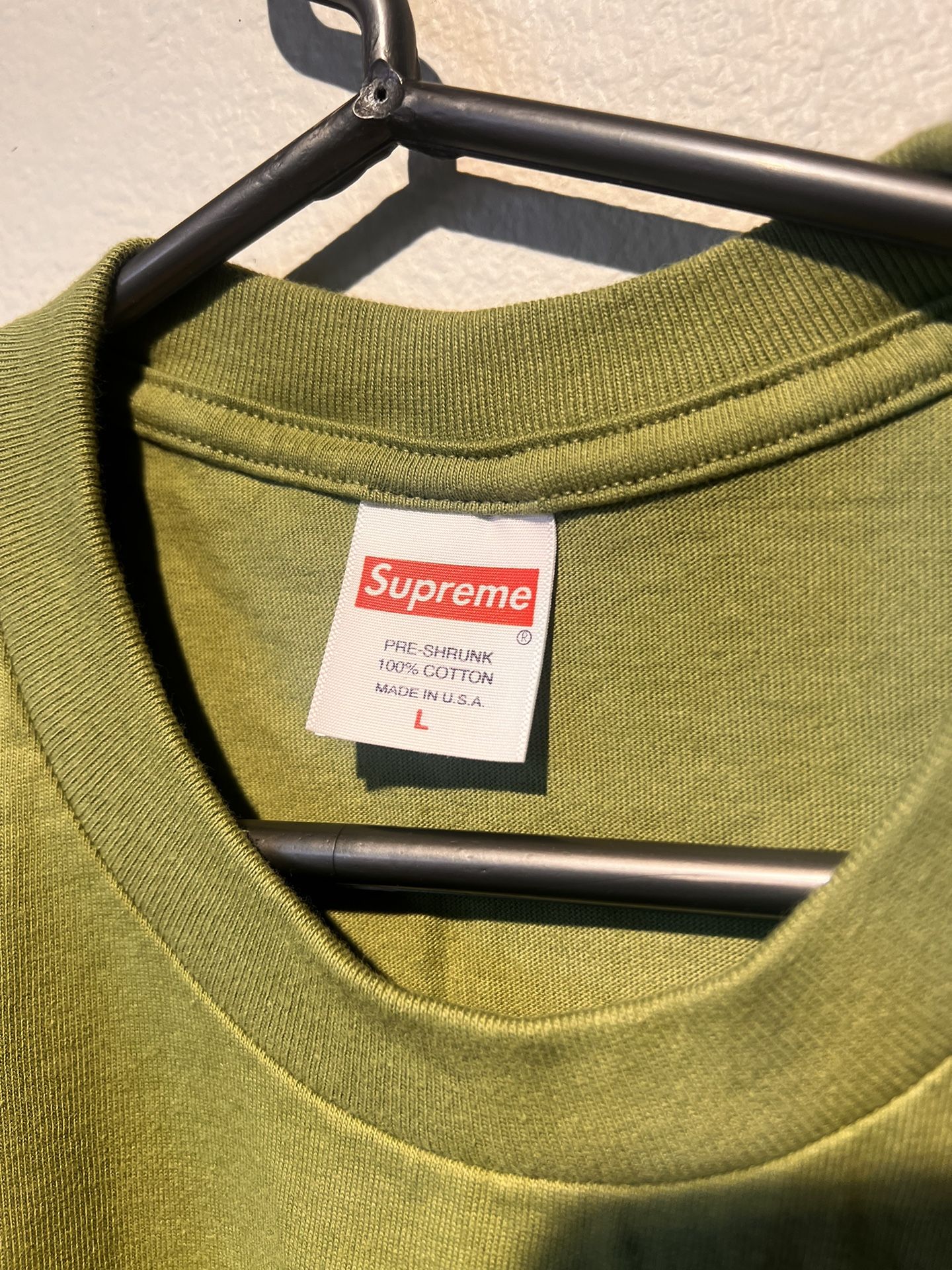 Supreme T Size L