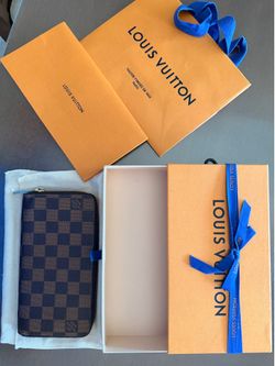 New- Authentic Louis Vuitton Zippy wallet