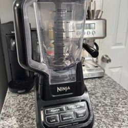 Ninja® Professional Blender 72 oz.* XL Total Crushing® Pitcher, 1000 Watt Power