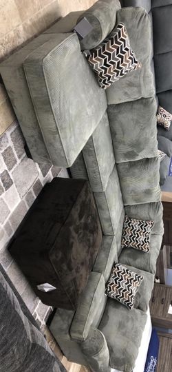 Karina Jinllingsly Gray LAF Sectional - Couch