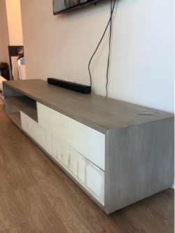 Entertainment center