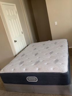 QUEEN BEAUTYREST MATTRESS AND FREE BOX SPRING