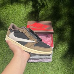 Travis Scott Jordan 1