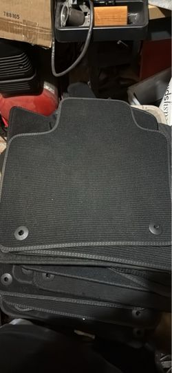 I have a bunch of OEM Volvo XC40/XC60/XC90 All Black Carpeted Floor mats, and All Weather Mats! Like New