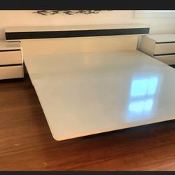 4pc. / Ivory Bedroom Set [Dresser/2Night Stands / Headboard W/ Storage BED / MATTRESS NOT INCLUDED 