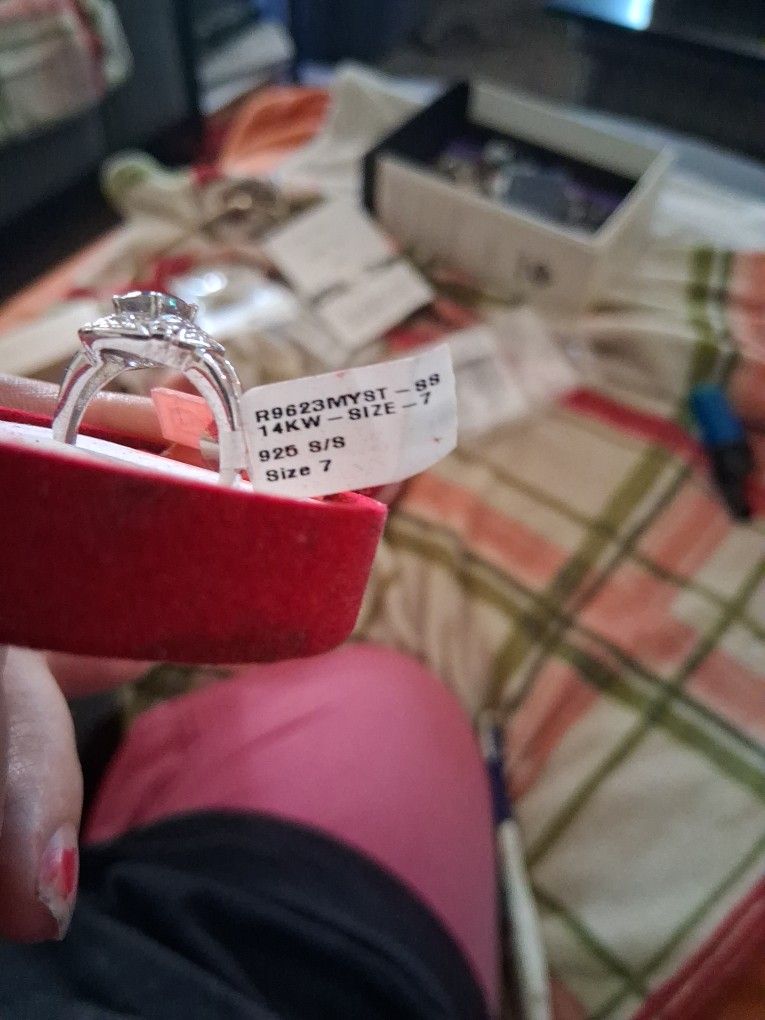 Beautiful 14K White Gold Ring