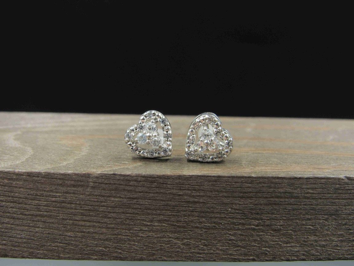 Sterling Silver Light Topaz Love Heart Stud Earrings Vintage Wedding Engagement Anniversary Beautiful Everyday Minimalist Cute Sexy