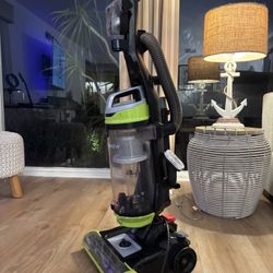 Bissell 2252 CleanView Swivel Upright Bagless Vacuum