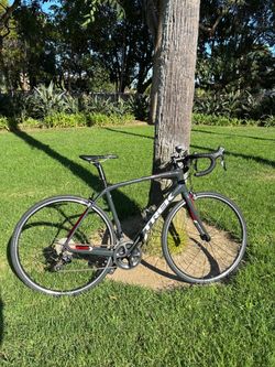 Trek Domane SL 5 Carbon Endurance Road Bike – Shimano 105 11-Speed