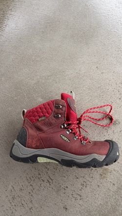 KEEN hiking boots