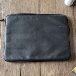 In Case Laptop Case 15” 