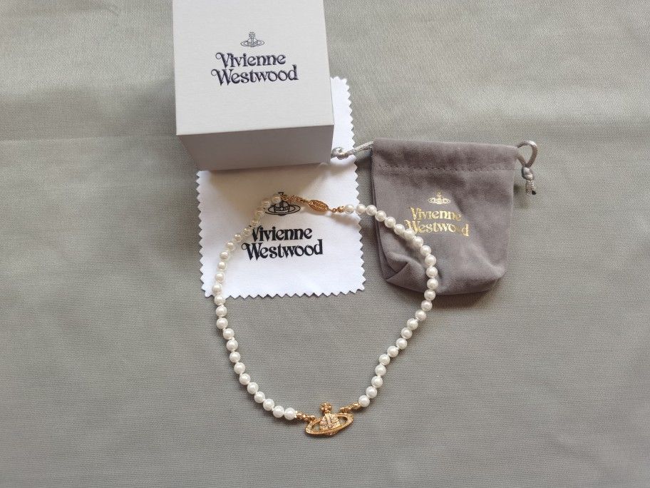 Vivienne Westwood- Mini Bas Relief Choker in Gold