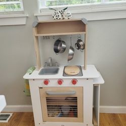 Hape Kids Kitchen With Lots Of Accessories 