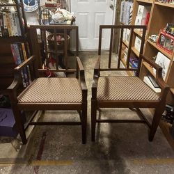 Pair of vintage sitting chairs