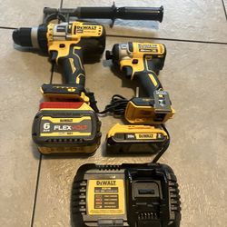 DEWALT FLEXVOLT 2-Tool Combo Kit Impact Driver (DCF887) Hammerdrill (DCD999)