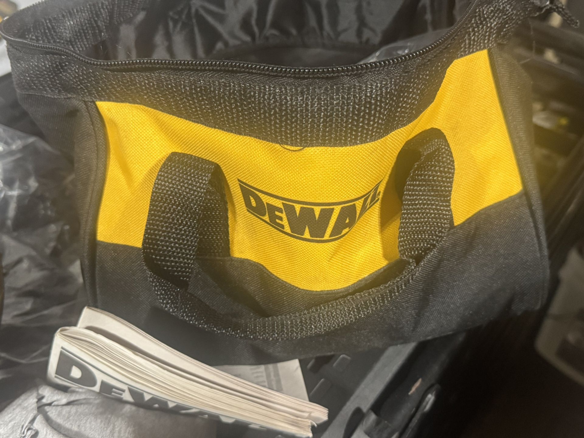 D CF 809 Impact Dewalt Battery And  Charger