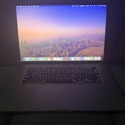 2019 MacBook Pro 16” 2.6 GHz i7 16gb Ram 500G 