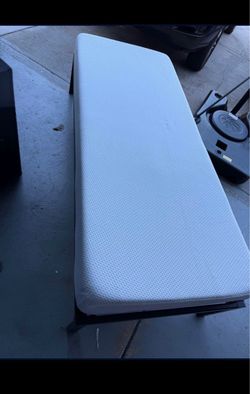 Narrow twin bed