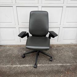 Steelcase Gesture rolling chair Black Leather, polished Aluminum base Frame.