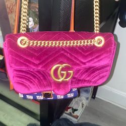 GUCCI GG SMALL MARMONT VELVET PURPLE FLAP SOULDER BAG LUXURY DESIGNER FOR WOMEN! Me
