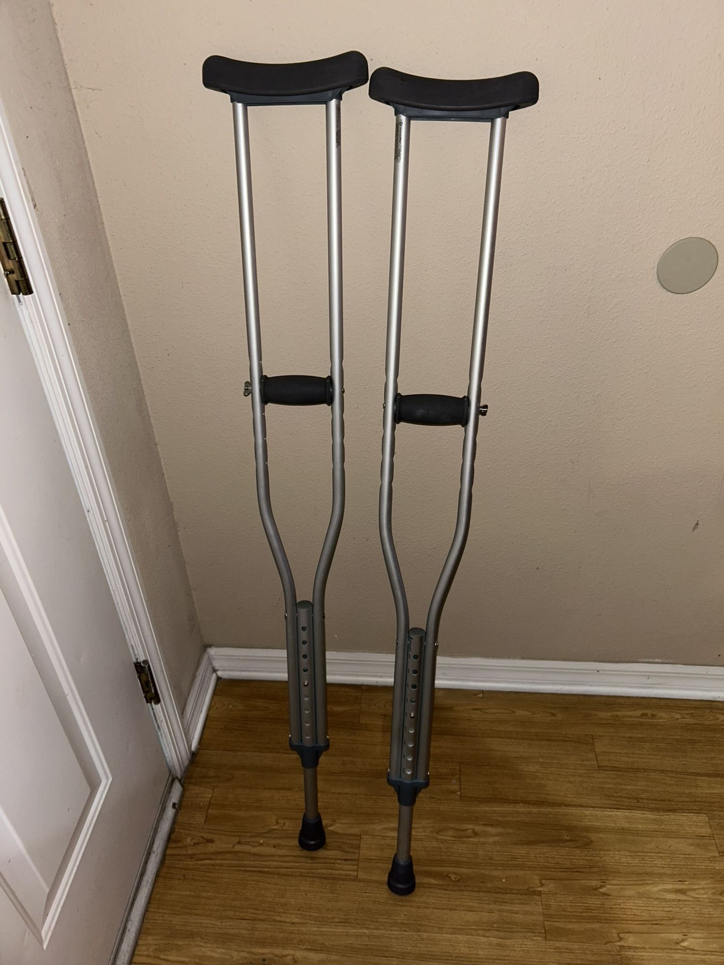 Aluminum Crutches Adjustable 5’2” To 5’10”