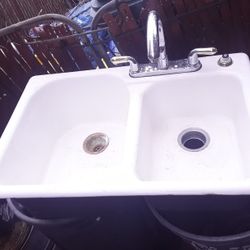 Porcelain farm sink