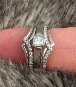 Size 8 Jared Diamond Engagement Ring and Wedding Band Set