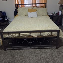 Queen SIZE MATTRESS AND BOX SPRING