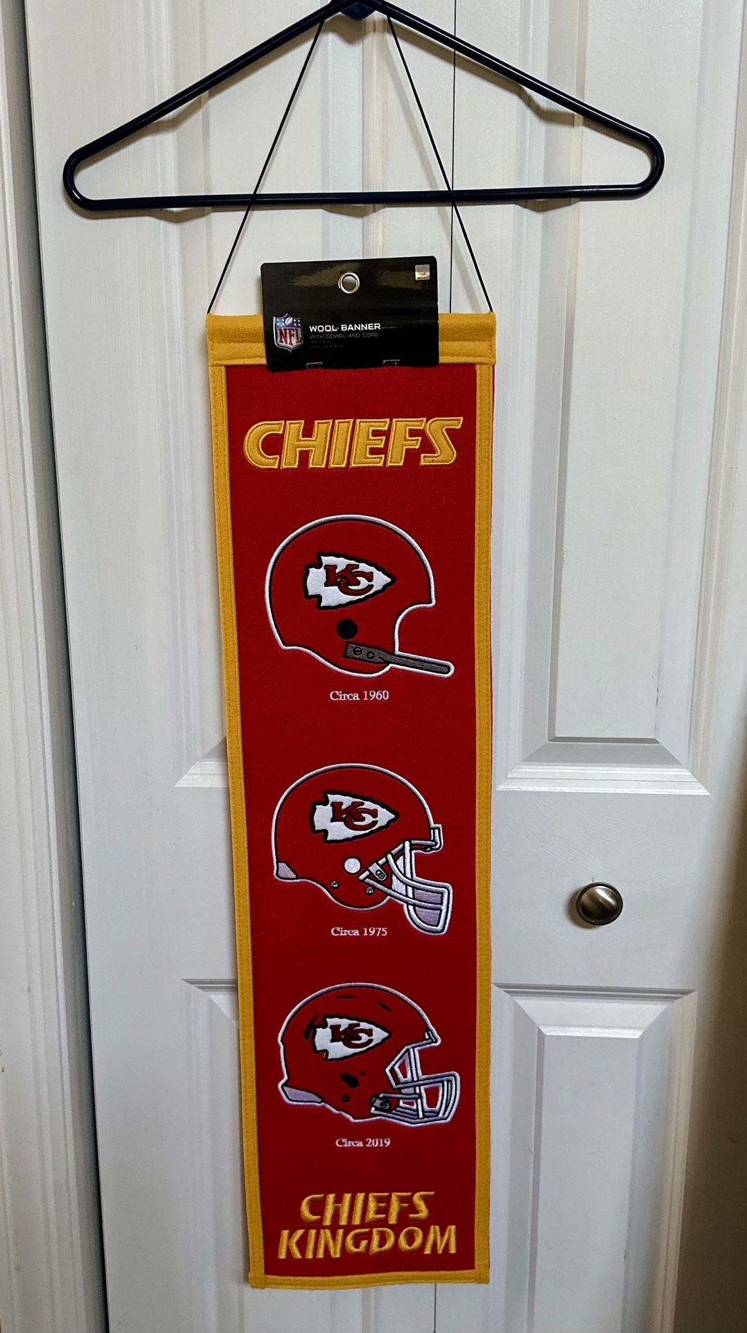 Kansas City chiefs wool banner with dowel and cord 8"x32" brand new