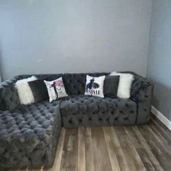 Luxury Tufted L-Shaped Sectional Sofa – Modern Glam Design