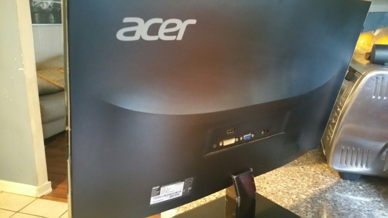 2 monitors (24" acer)